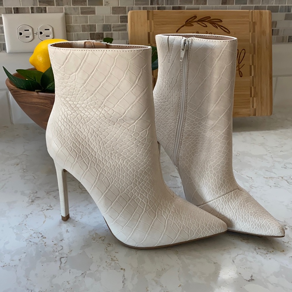White Express Booties size 7